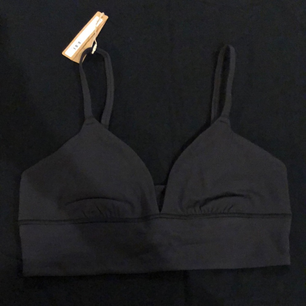 NWT: SKIMS Black Seamless Wireless Bralette.